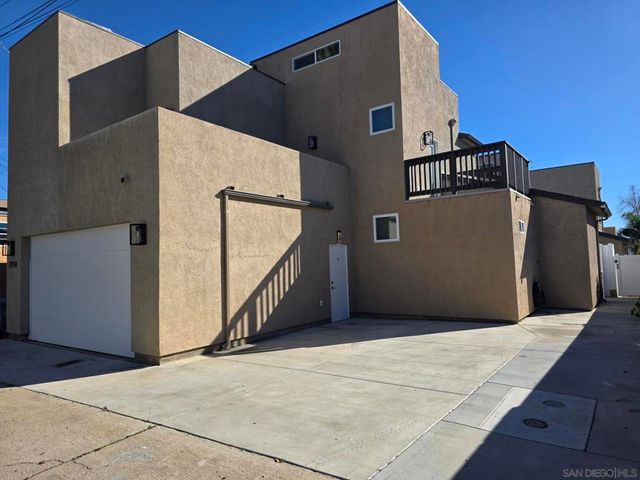 2114 Felspar, San Diego, CA 92109