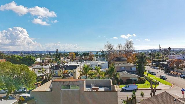 2114 Felspar, San Diego, CA 92109