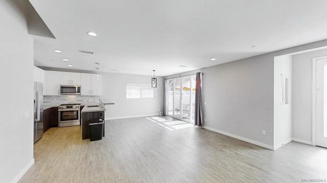 2114 Felspar, San Diego, CA 92109