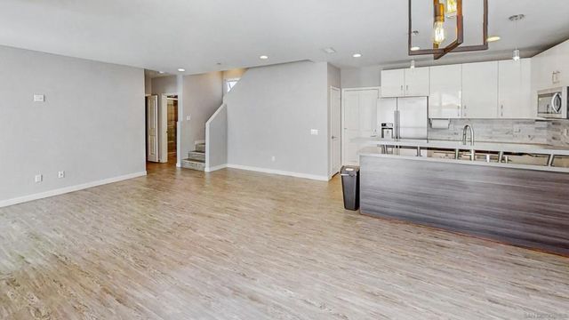 2114 Felspar, San Diego, CA 92109
