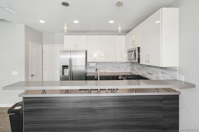 2114 Felspar, San Diego, CA 92109