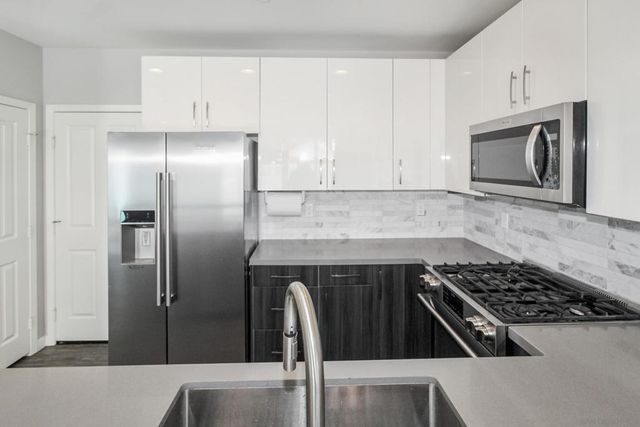 2114 Felspar, San Diego, CA 92109