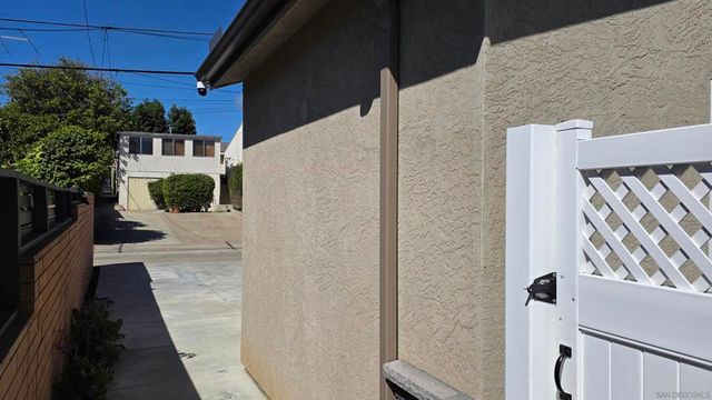 2114 Felspar, San Diego, CA 92109