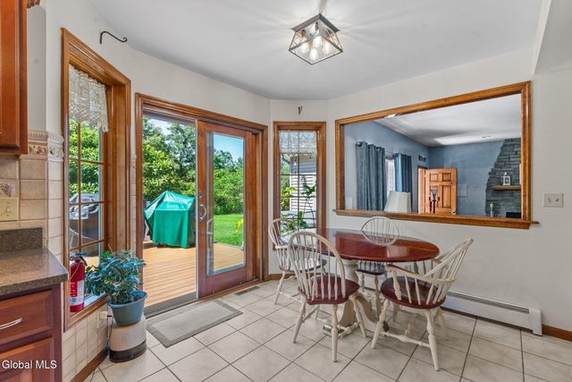 6 Wayto Lane, Clifton Park, NY 12019