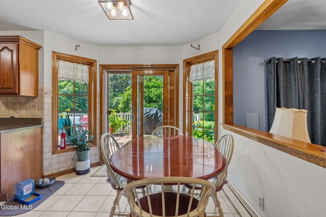 6 Wayto Lane, Clifton Park, NY 12019