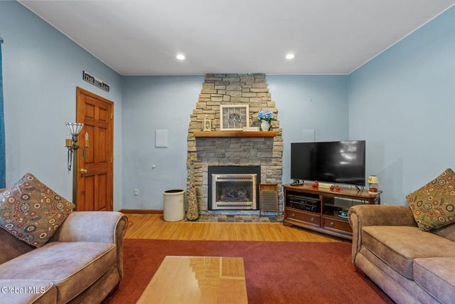 6 Wayto Lane, Clifton Park, NY 12019