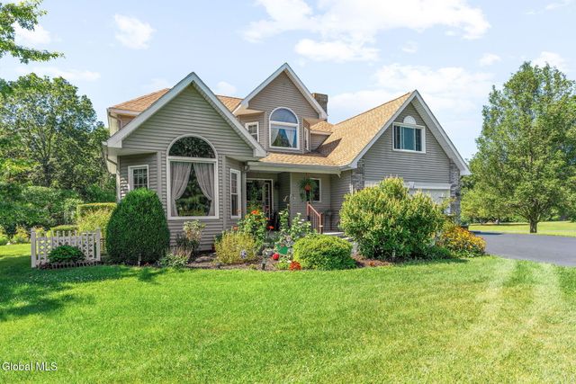 6 Wayto Lane, Clifton Park, NY 12019