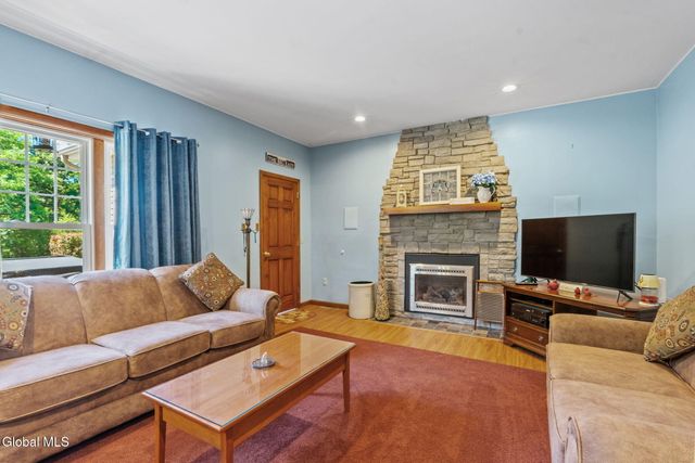 6 Wayto Lane, Clifton Park, NY 12019