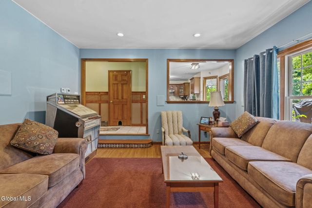 6 Wayto Lane, Clifton Park, NY 12019