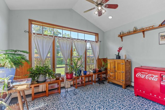 6 Wayto Lane, Clifton Park, NY 12019