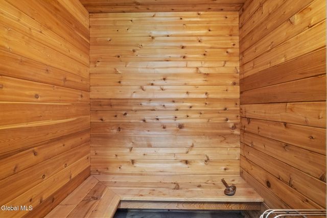 6 Wayto Lane, Clifton Park, NY 12019