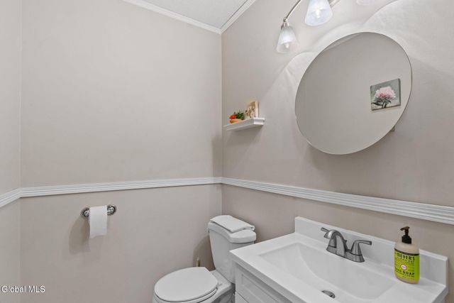 6 Wayto Lane, Clifton Park, NY 12019