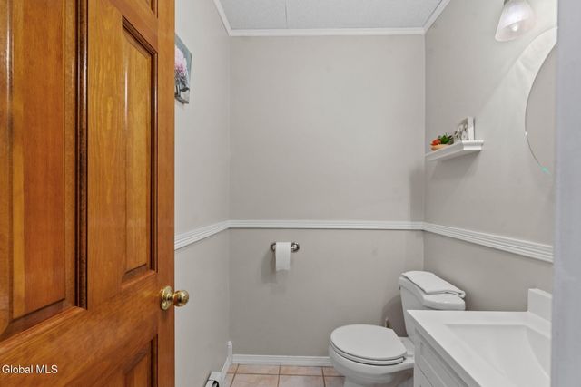 6 Wayto Lane, Clifton Park, NY 12019