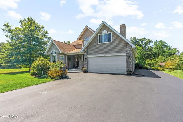 6 Wayto Lane, Clifton Park, NY 12019