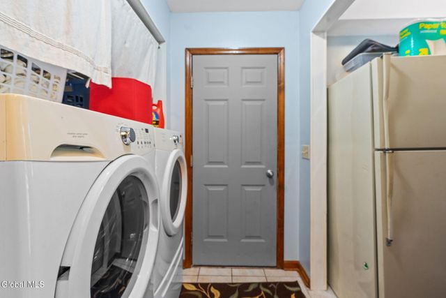 6 Wayto Lane, Clifton Park, NY 12019