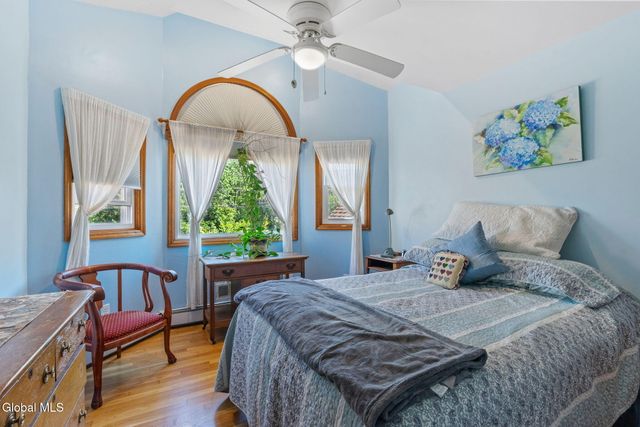 6 Wayto Lane, Clifton Park, NY 12019