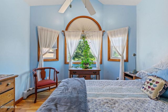 6 Wayto Lane, Clifton Park, NY 12019