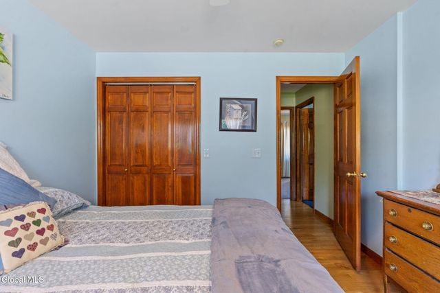 6 Wayto Lane, Clifton Park, NY 12019