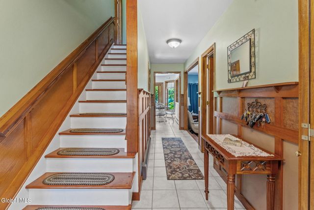 6 Wayto Lane, Clifton Park, NY 12019