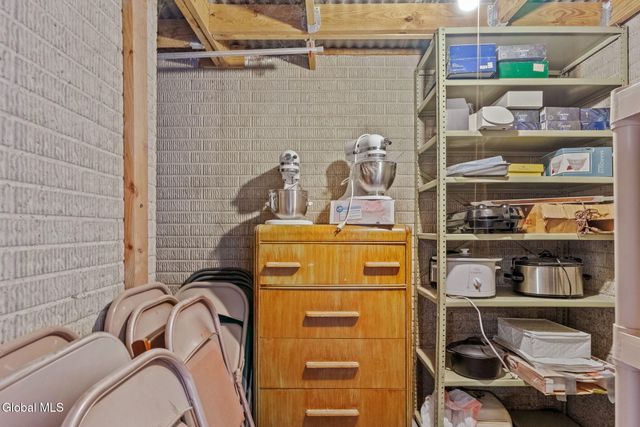 6 Wayto Lane, Clifton Park, NY 12019