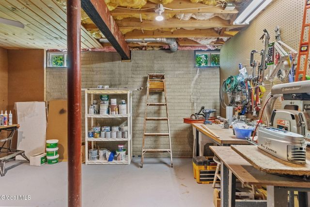 6 Wayto Lane, Clifton Park, NY 12019