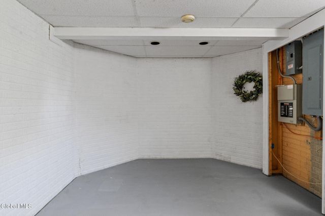 6 Wayto Lane, Clifton Park, NY 12019