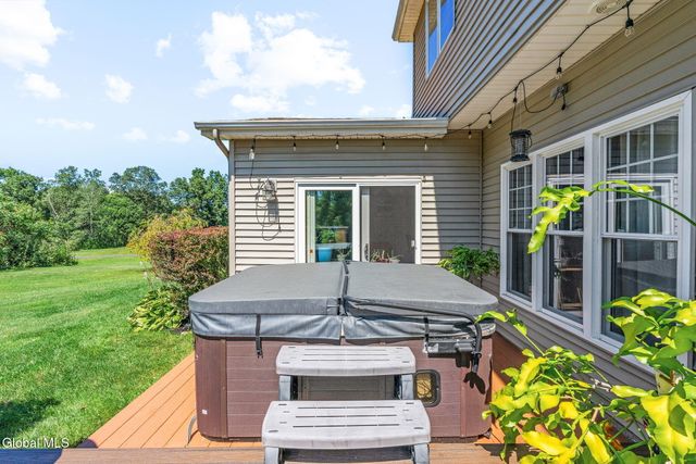 6 Wayto Lane, Clifton Park, NY 12019