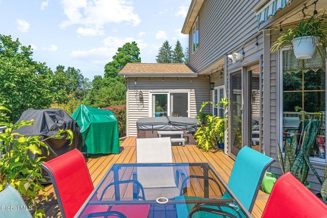 6 Wayto Lane, Clifton Park, NY 12019