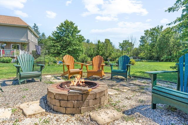 6 Wayto Lane, Clifton Park, NY 12019