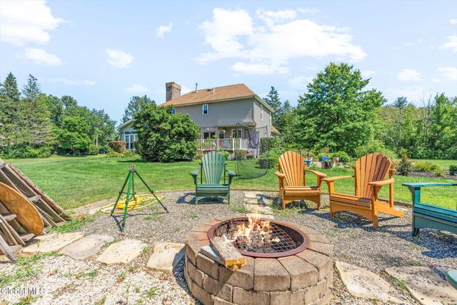 6 Wayto Lane, Clifton Park, NY 12019