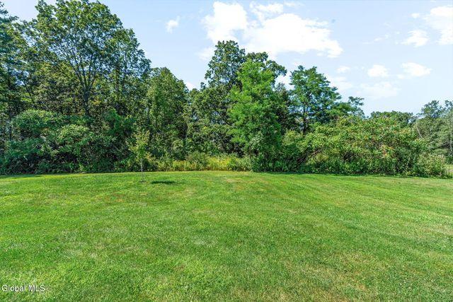 6 Wayto Lane, Clifton Park, NY 12019