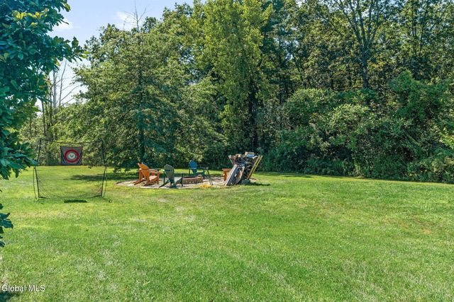 6 Wayto Lane, Clifton Park, NY 12019