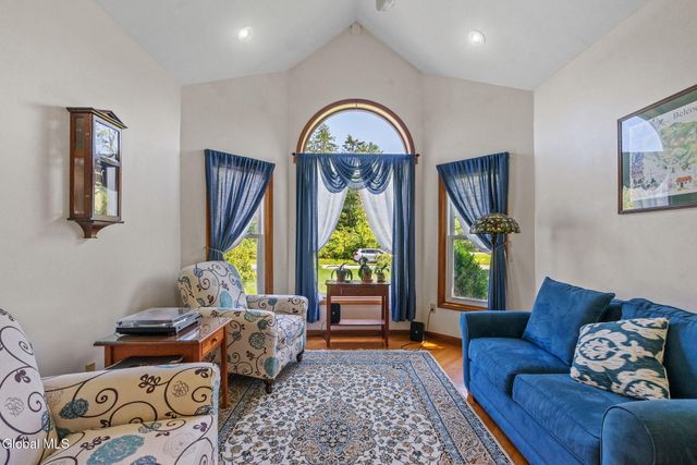 6 Wayto Lane, Clifton Park, NY 12019