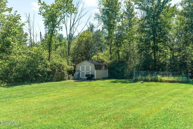 6 Wayto Lane, Clifton Park, NY 12019