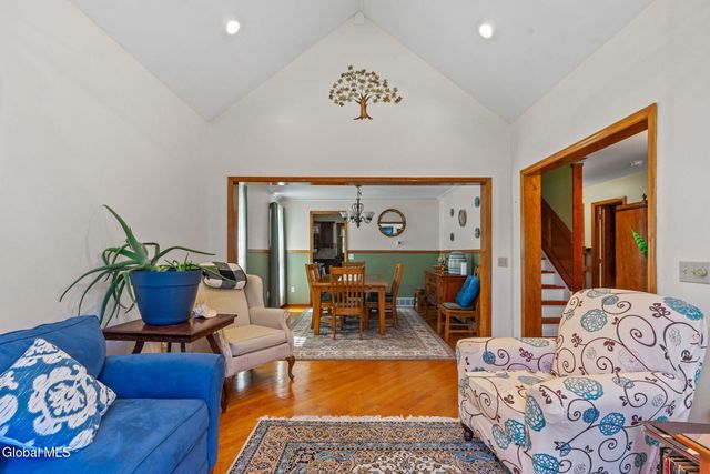 6 Wayto Lane, Clifton Park, NY 12019