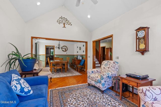 6 Wayto Lane, Clifton Park, NY 12019