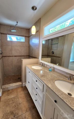 206 Berry Rd, Pensacola, FL 32507