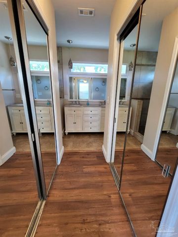 206 Berry Rd, Pensacola, FL 32507