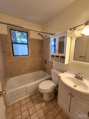 206 Berry Rd, Pensacola, FL 32507