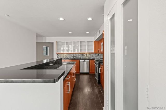 1704 National, San Diego, CA 92113