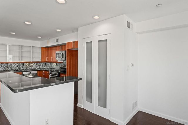 1704 National, San Diego, CA 92113