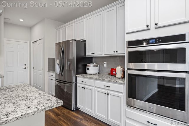 43235 Heron Drive, Novi, MI 48375