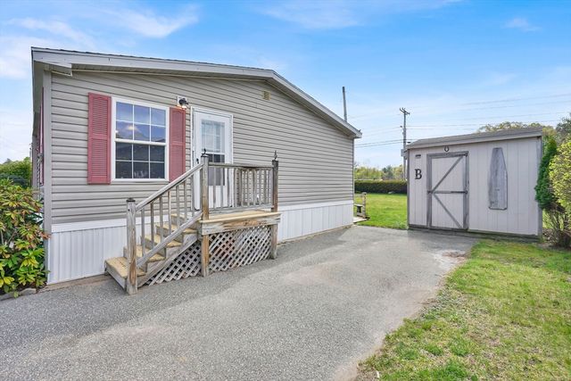 27 Somerset Rd, Chicopee, MA 01020