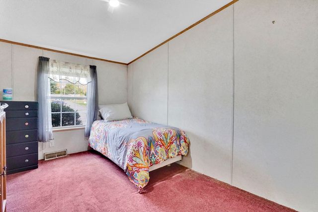 27 Somerset Rd, Chicopee, MA 01020