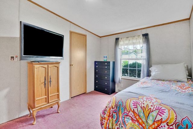 27 Somerset Rd, Chicopee, MA 01020