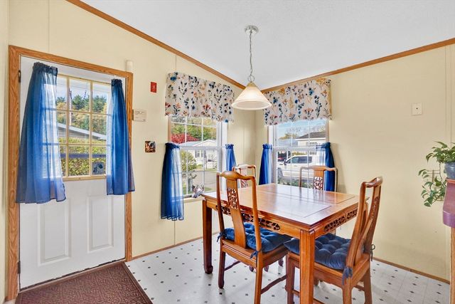 27 Somerset Rd, Chicopee, MA 01020