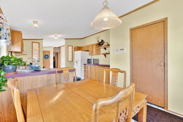 27 Somerset Rd, Chicopee, MA 01020