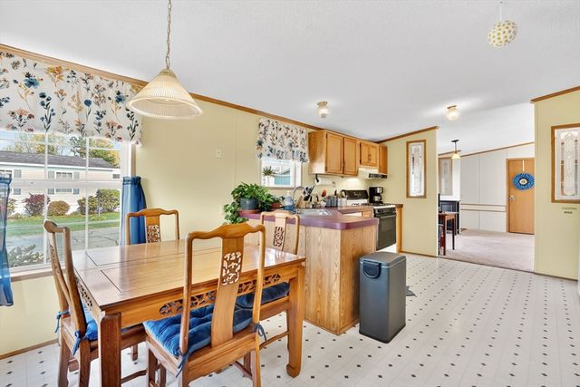27 Somerset Rd, Chicopee, MA 01020