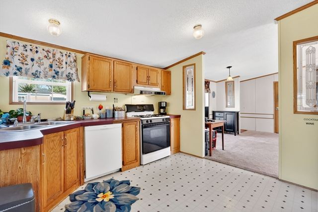 27 Somerset Rd, Chicopee, MA 01020