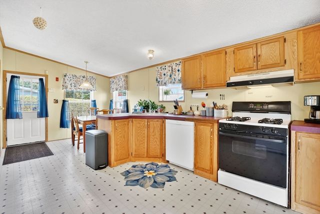 27 Somerset Rd, Chicopee, MA 01020